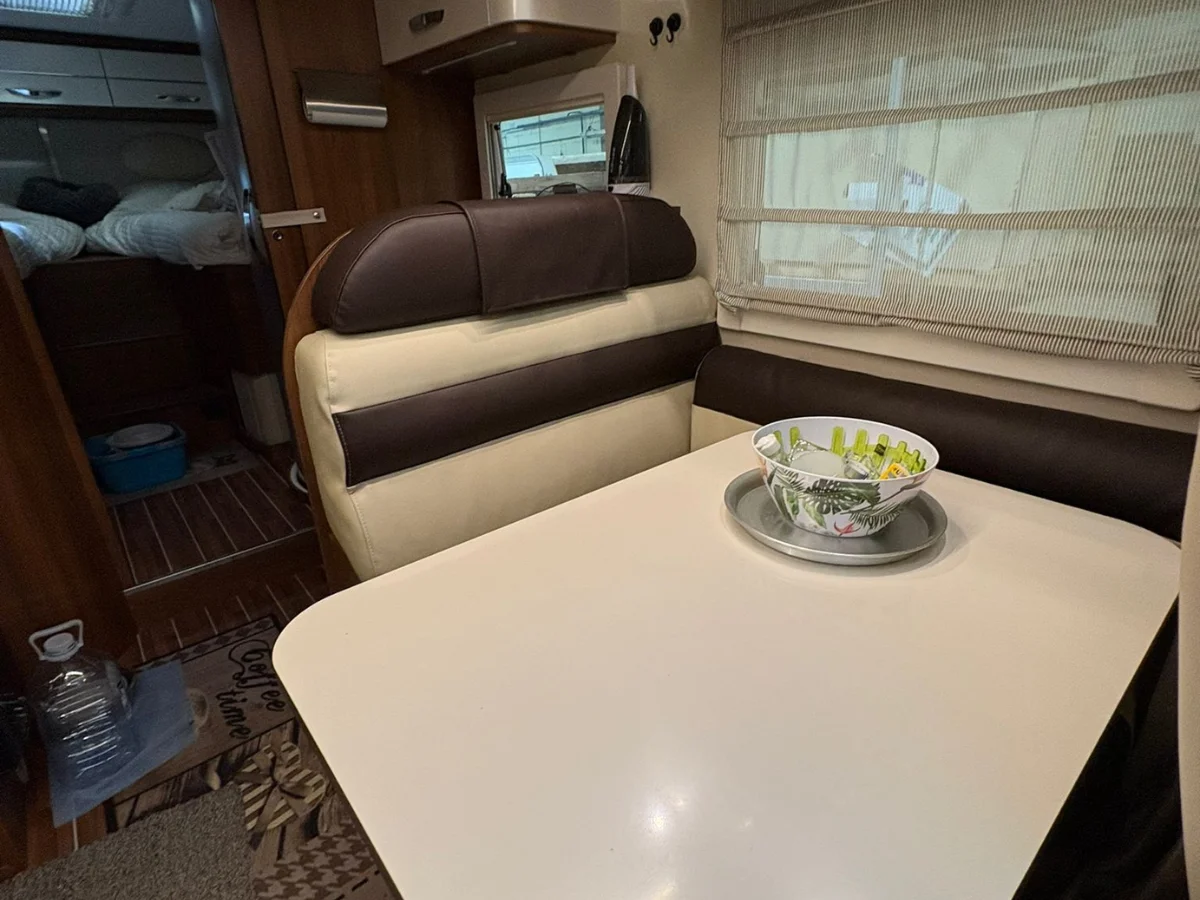 Camper-Caravan.webp